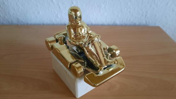 Pokal Gokart für Siegerehrung Gold